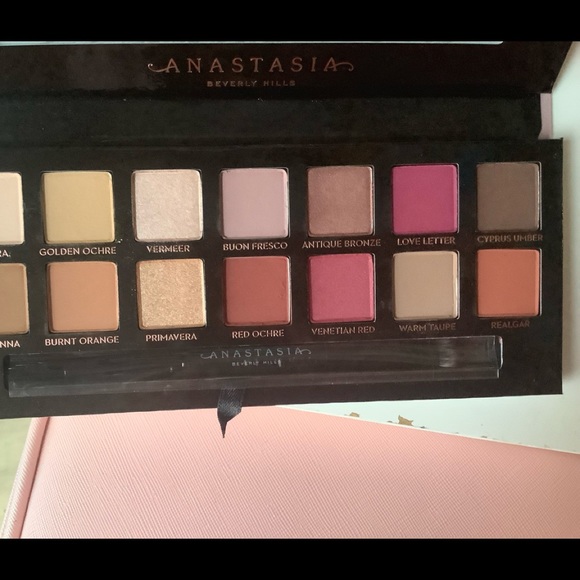 Anastasia Beverly Hills Modern Renaissance Palette - Picture 1 of 3